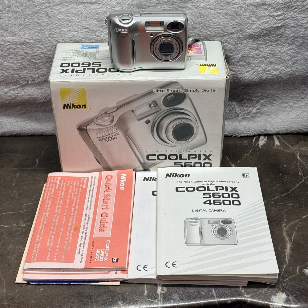 Nikon Coolpix 5600 5.1MP Digital Compact Camera UNTESTED **DOESN'T POWER ON***
